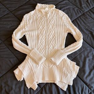 BCBGMAXAZRIA Cream Cable Knit Chunky Sweater Size M